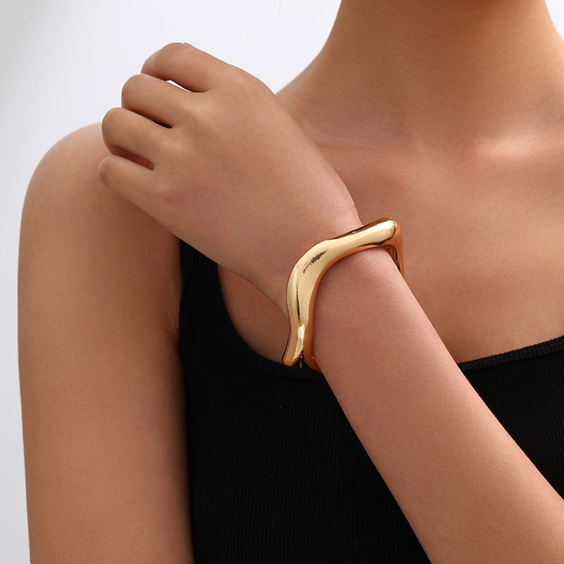Unieke metalen lava-look armband