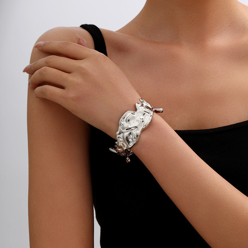 Unieke metalen lava-look armband