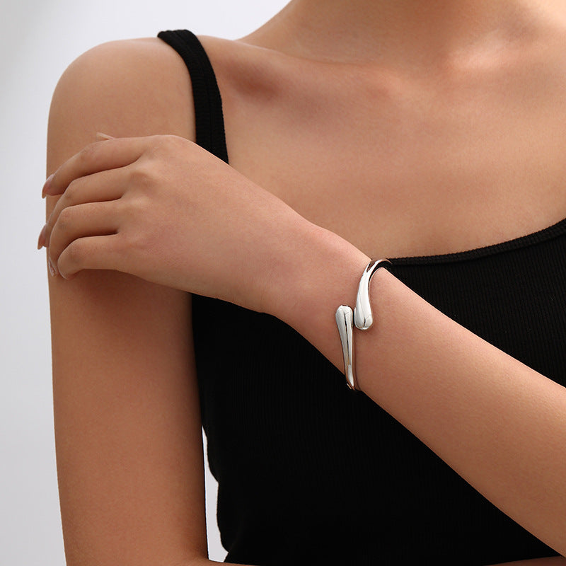 Unieke metalen lava-look armband