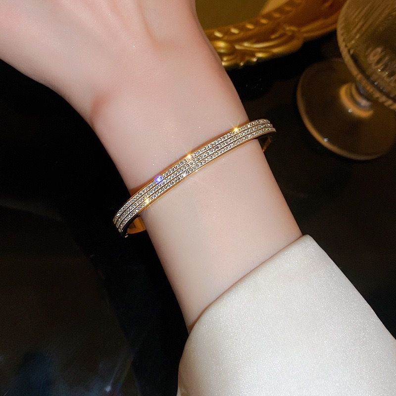 Stijlvolle titanium armband voor dames