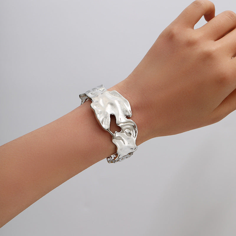 Unieke metalen lava-look armband