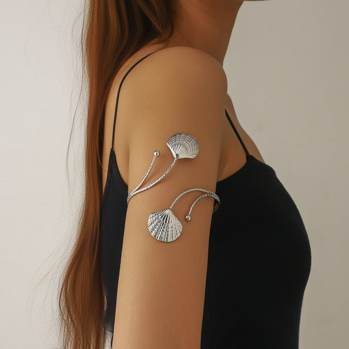 Modieuze armband met schelp in speciale vorm