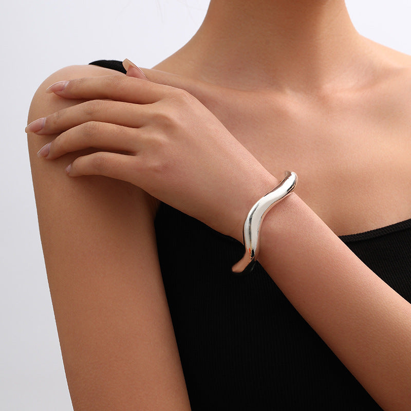Unieke metalen lava-look armband