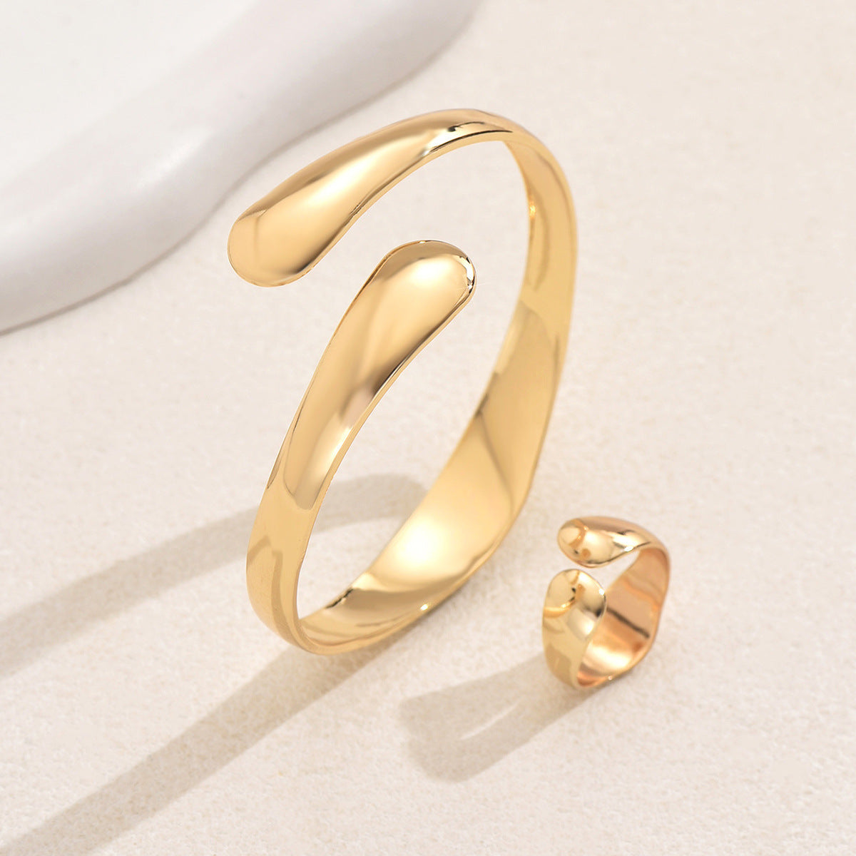 Glanzende Armband en Ringenset