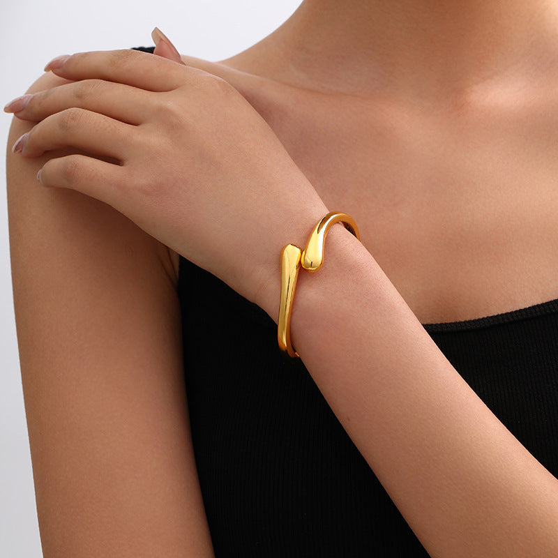 Unieke metalen lava-look armband