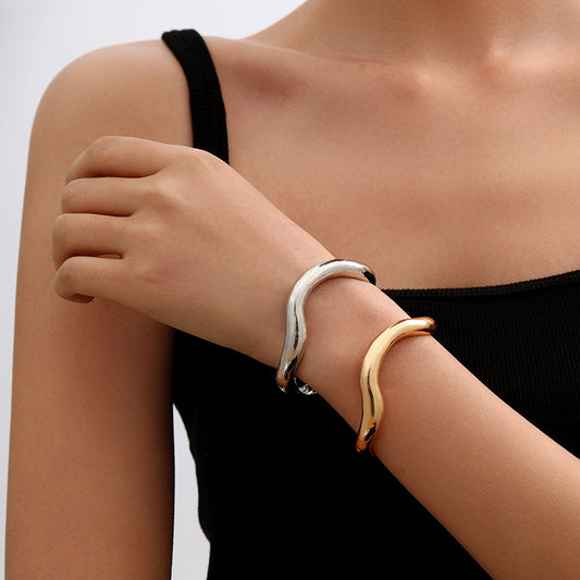Unieke metalen lava-look armband