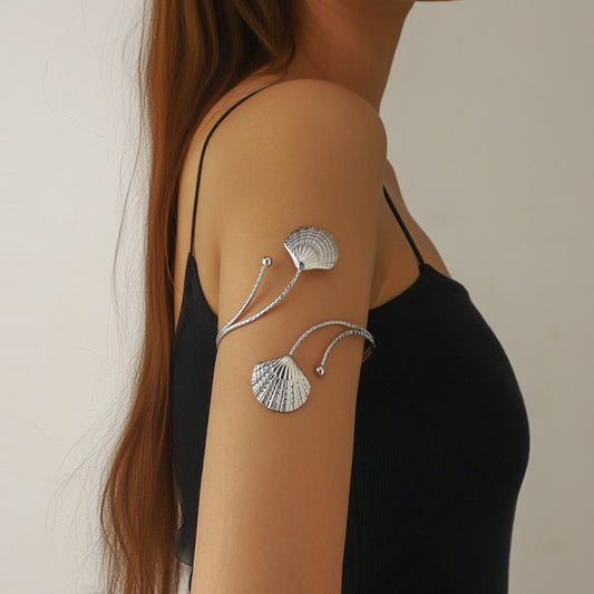 Modieuze armband met schelp in speciale vorm